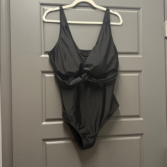 Black one piece bathing suit  with adjustable straps Medium coverage NWOT - Picture 9 of 11